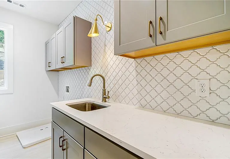 538 Park Dr NE — Photo 30