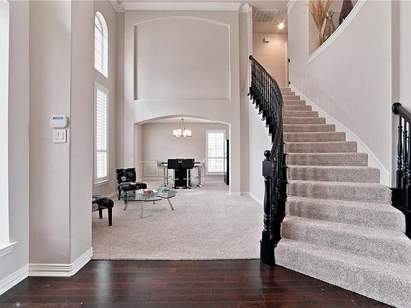 3rd image of 3537 High Vista Dr