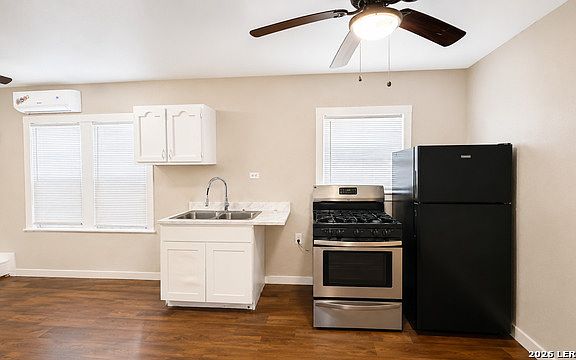 3rd image of 1319 Leal St #3