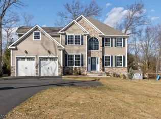 27 Pill Hill Rd, Bernardsville, NJ 07924