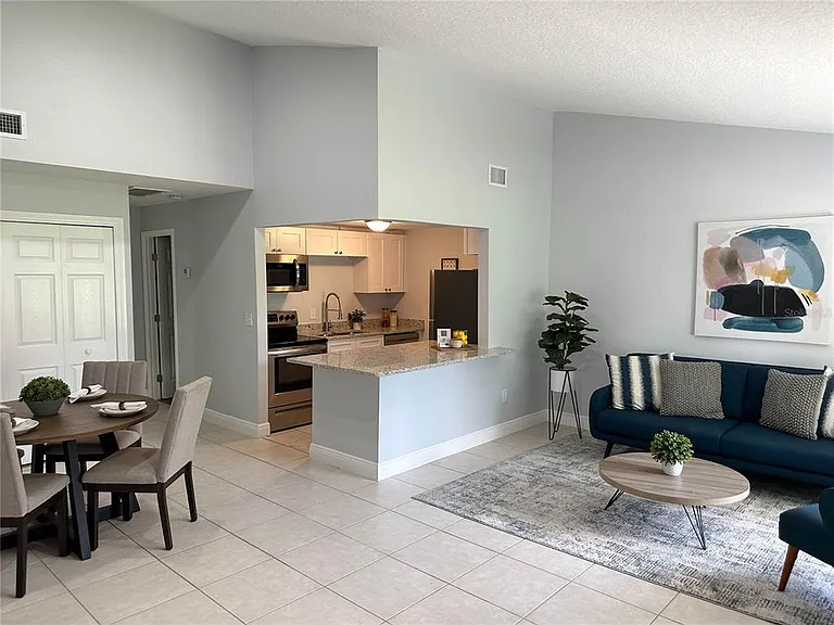 23 Country Club Dr #B — Photo 4
