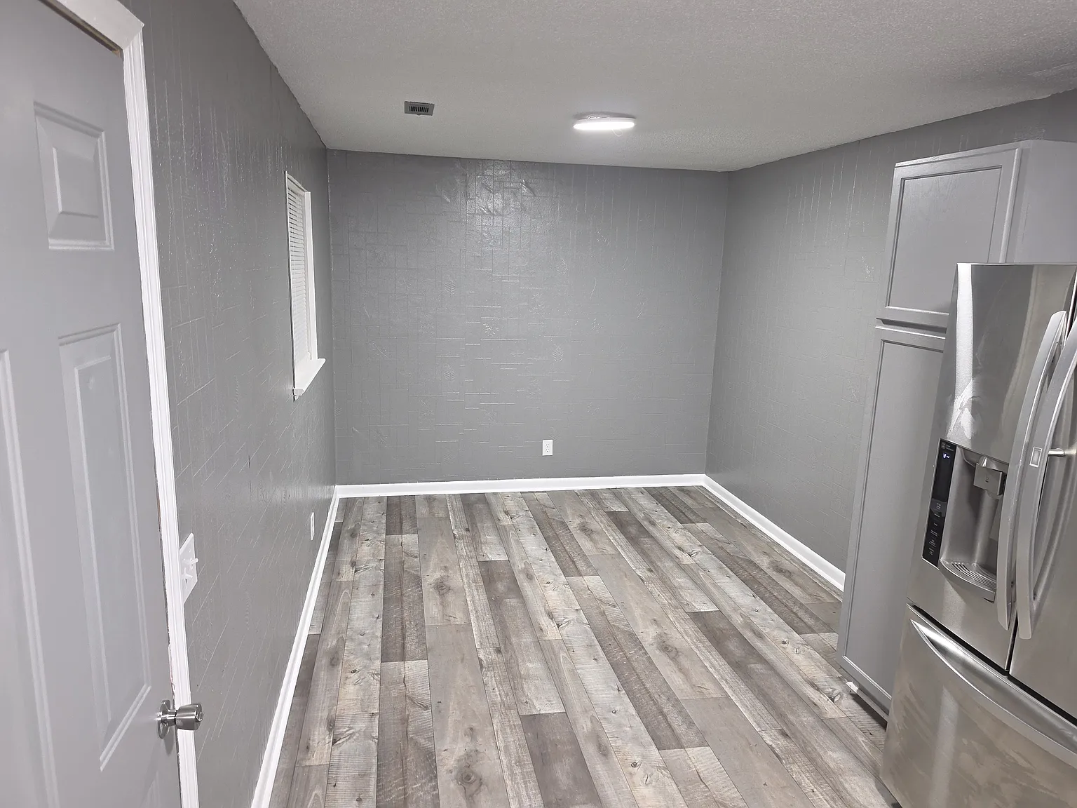 1424 Carousel Rd — Photo 4