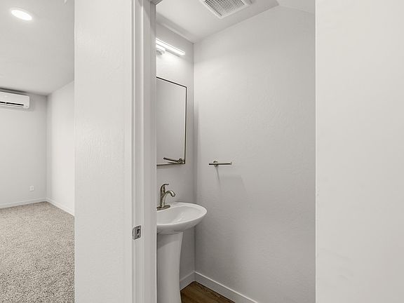 3rd image of 2028 Sunset Dr Unit 2