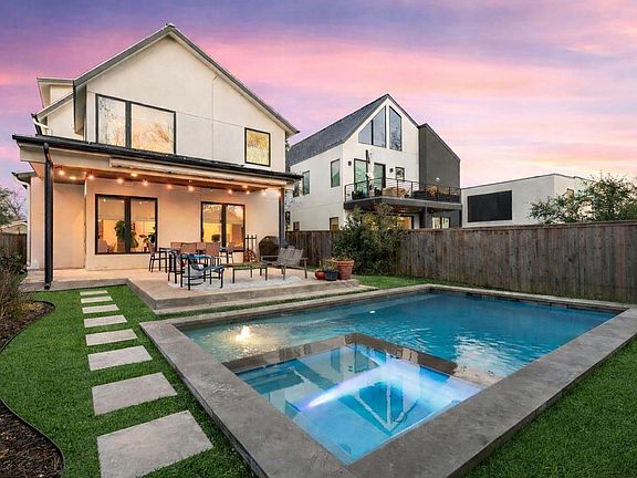 2nd image of 1809 Collier St