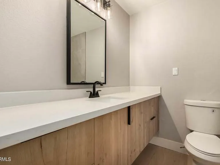 9027 N 18th Dr — Photo 14