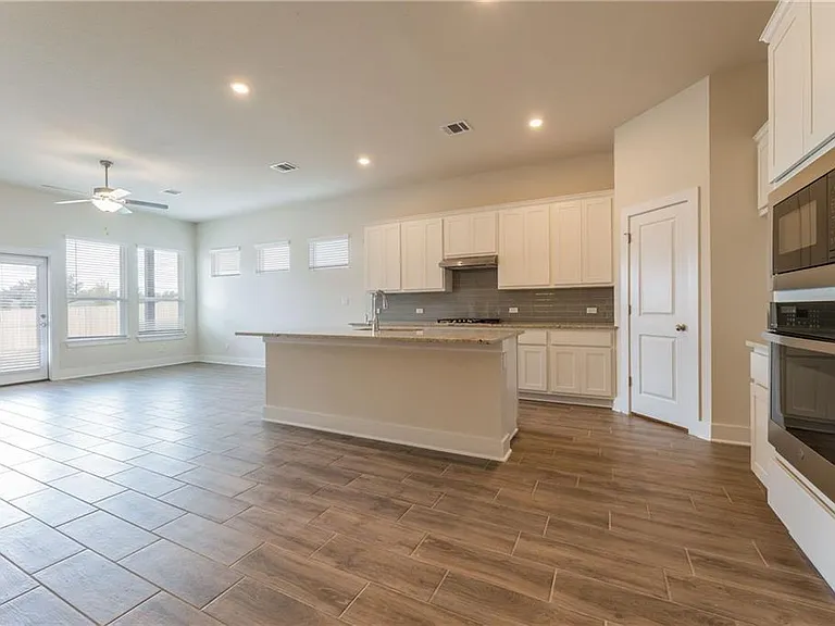 178 Brooks Ranch Dr — Photo 3