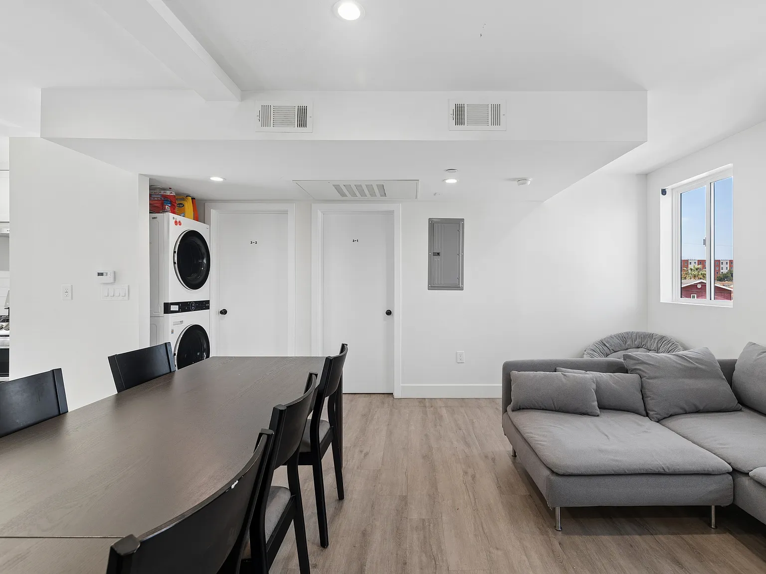 7 bed, 5293 sqft, $1,200 — Photo 3