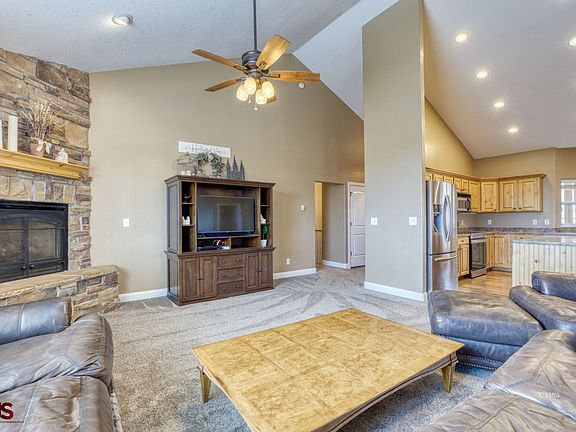3rd image of 848 E Country Club Dr