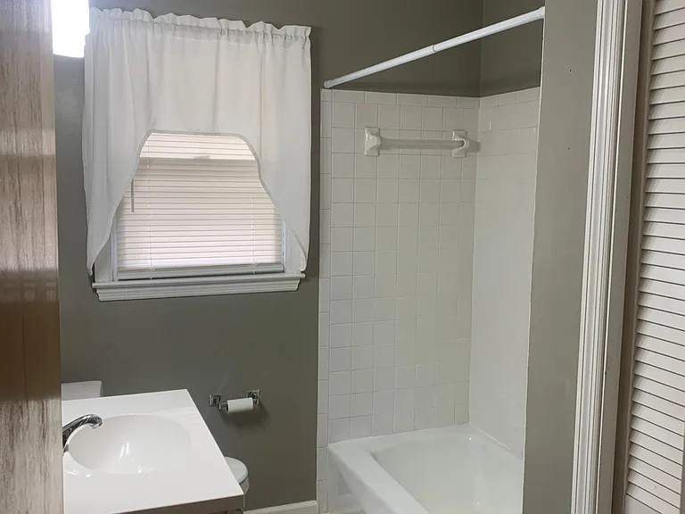 1094 Briarwood Dr — Photo 10