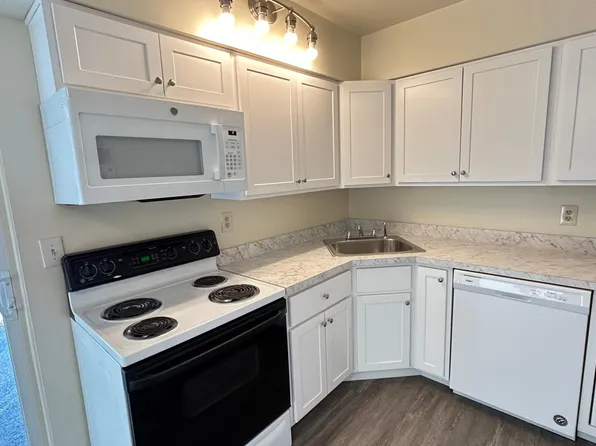 807 Rainbow Dr, Schenectady, NY 12303