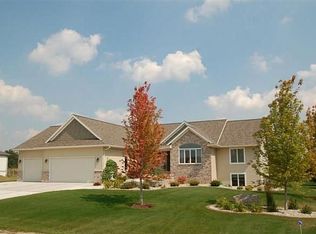 6400 Nature Valley Dr, Waunakee, WI 53597