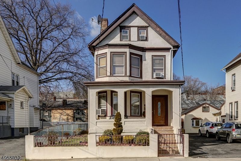 1st image of 411 Cortlandt St