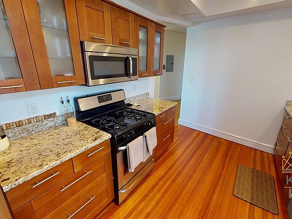 5th image of 210 Winthrop Rd APT 12