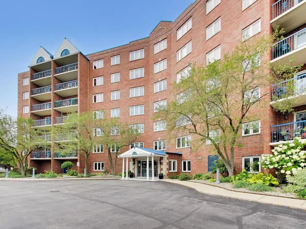 7120 N Milwaukee Ave APT 208, Niles, IL 60714