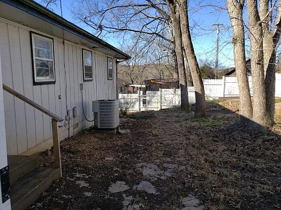 5th image of 165 Green Briar Dr