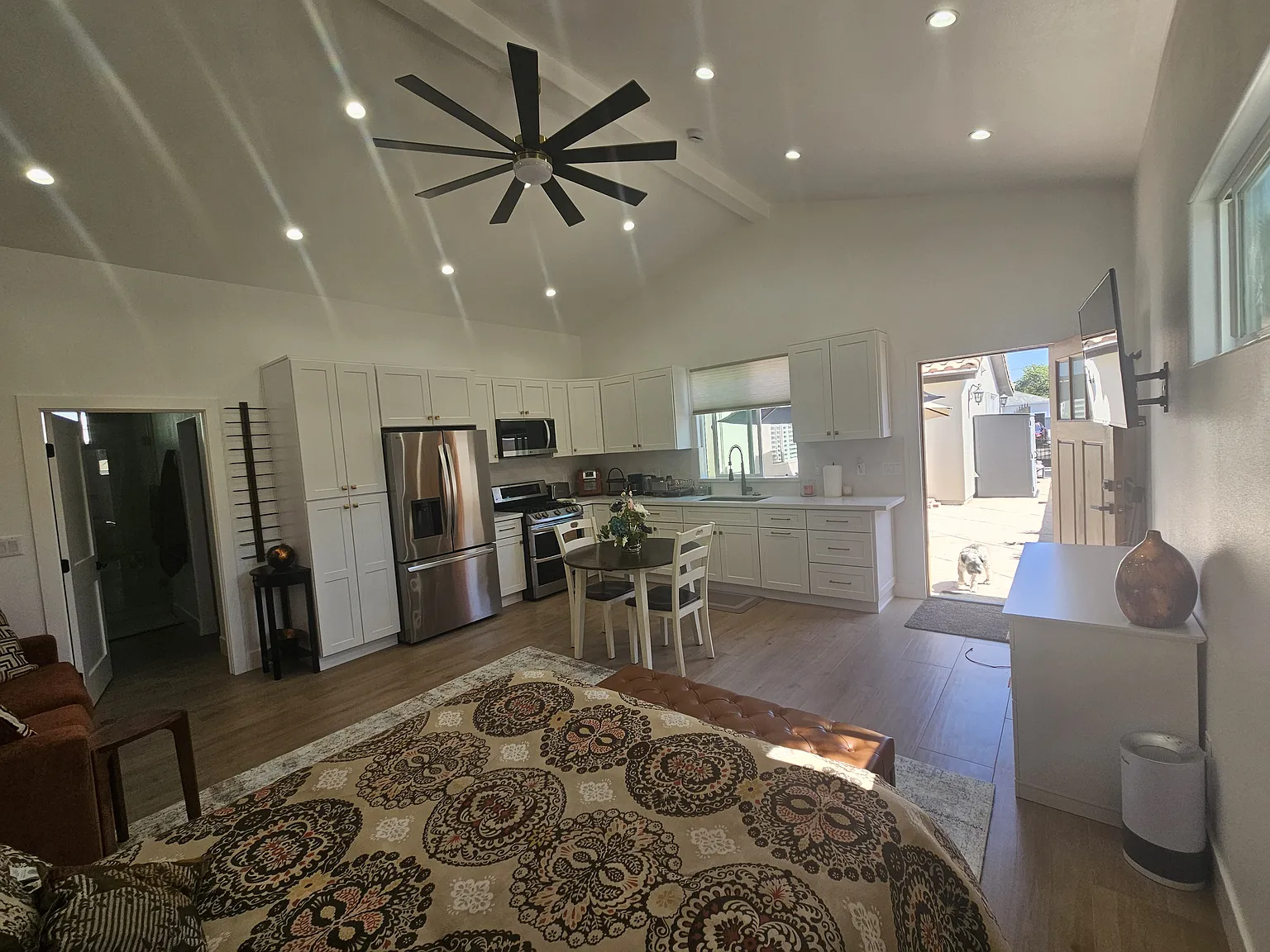 Studio, 515 sqft, $2,400 — Photo 3