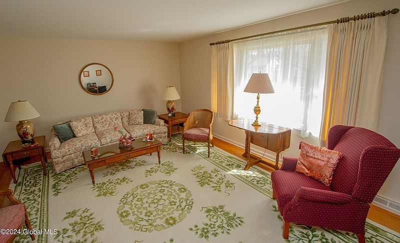 3rd image of 1119 Rosehill Boulevard