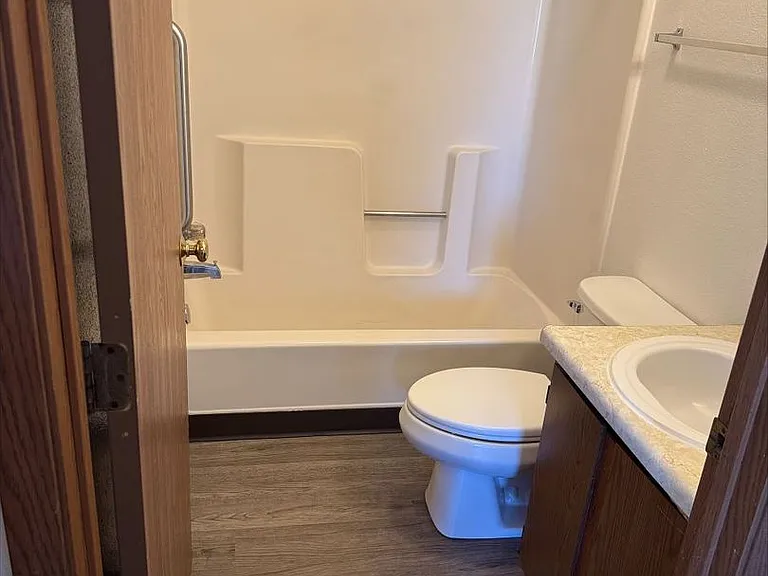 1216 S G Ave — Photo 12