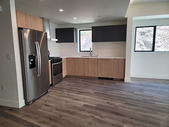 3rd image of 862 Moraga Dr #207