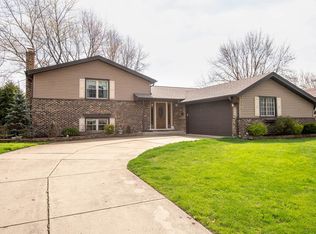 3035 N Wilshire Ln, Arlington Heights, IL 60004