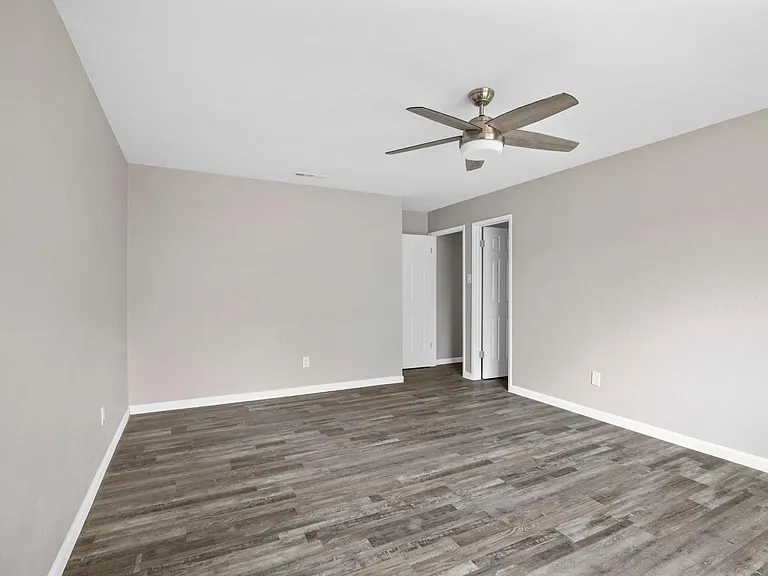 4904 Watkins Dr — Photo 7