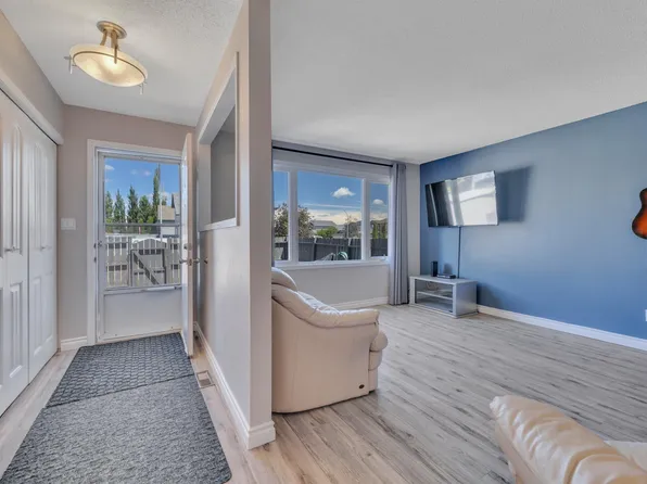 650 Grandin Dr #2, Morinville, AB T8R 1K4