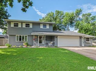 22 Bonniebrook Rd, Chatham, IL 62629