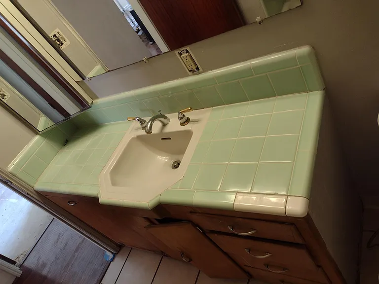 Bathroom sink and mirror