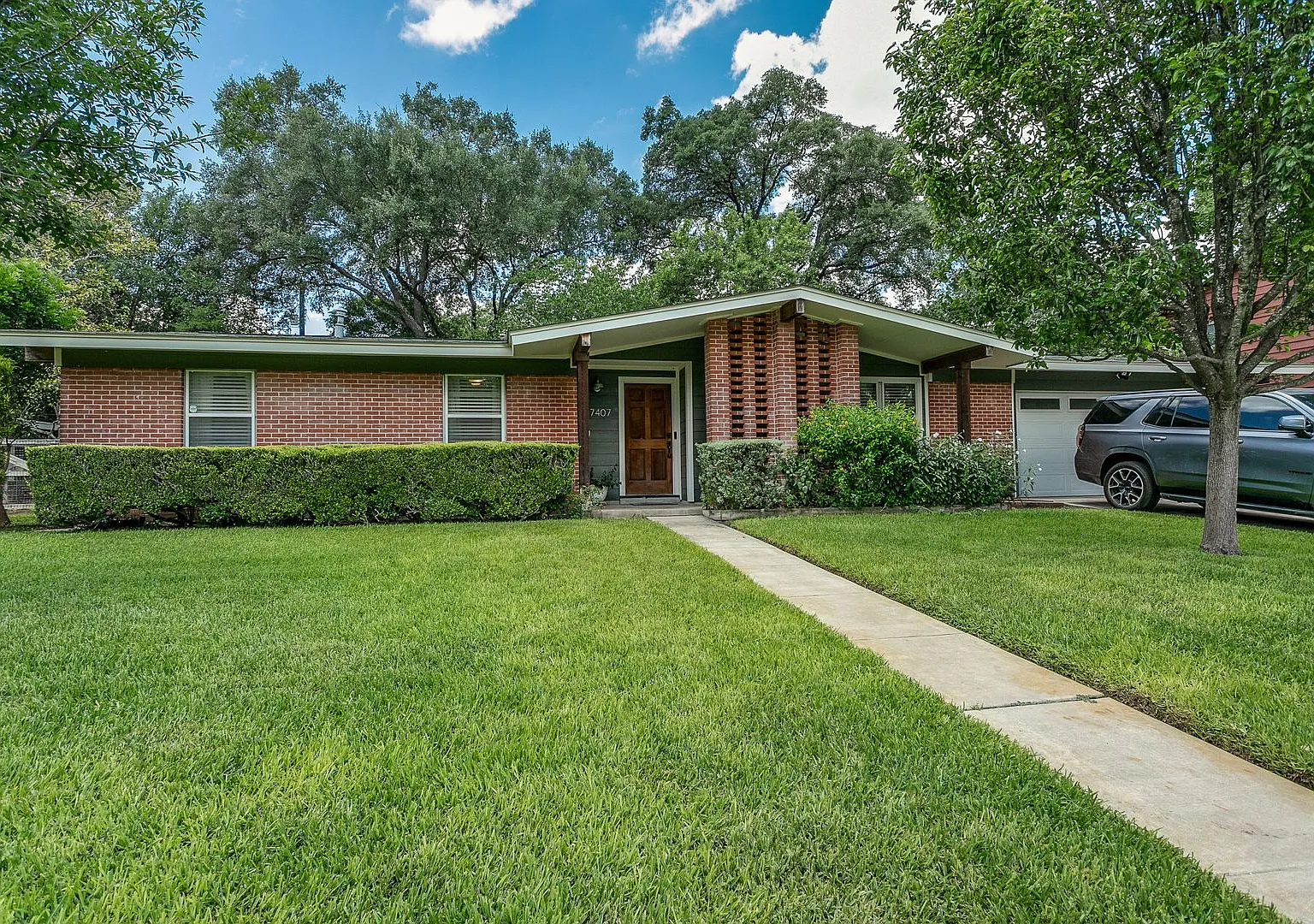 Renovated 3-Bedroom In Northwood — Photo 1
