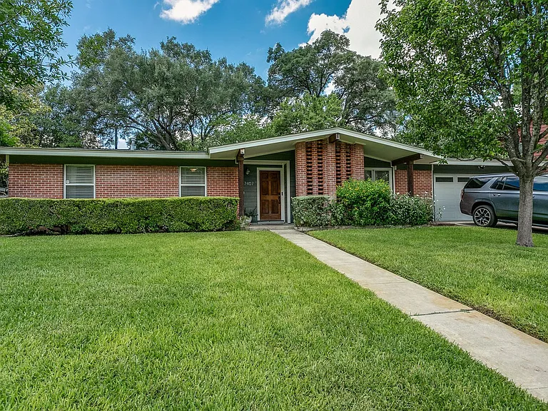 7407 Quail Run Dr — Photo 1