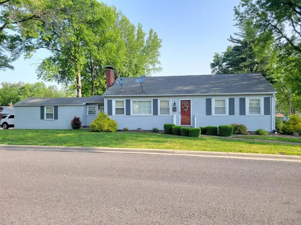 475 W High St, Nashville, IL 62263