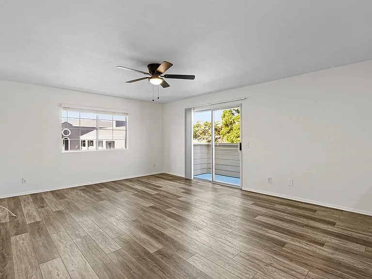 Summer House Apartments — Photo 8