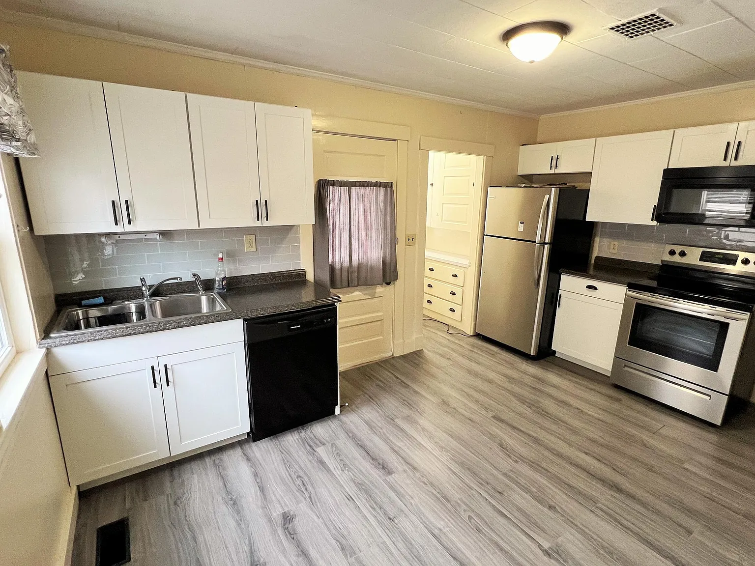 3 bed, 1200 sqft, $2,000 — Photo 4