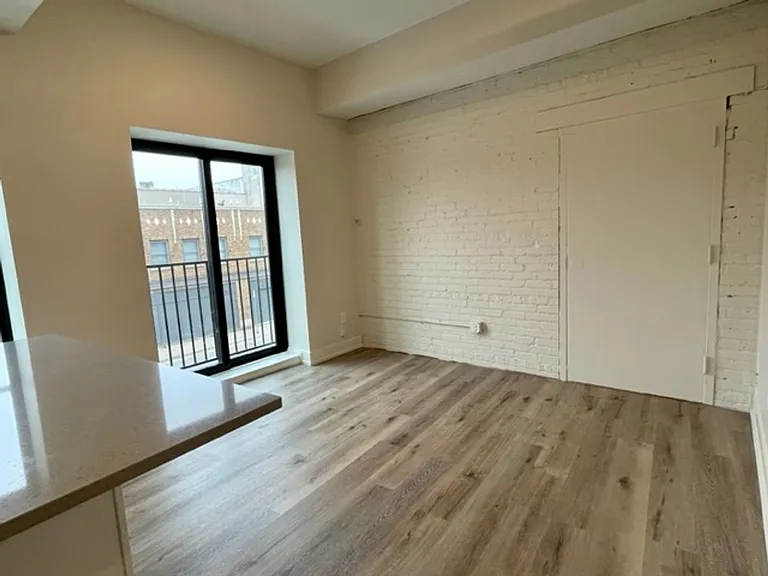 Beautiful Apartments West Grand Neighborhood — Photo 31