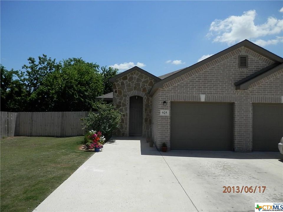 2nd image of 929 Brown Rock Dr