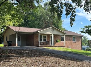 197 Delaware Ave, Mount Airy, NC 27030