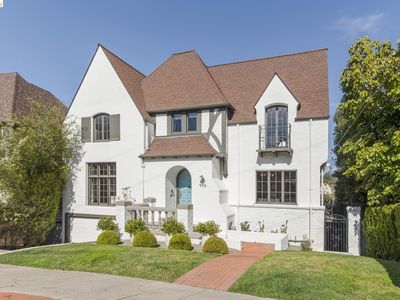 906 Paramount Rd, Oakland, CA, 94610
