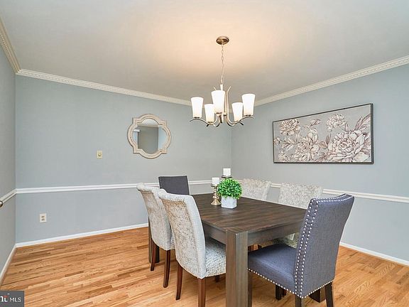 4th image of 109 Saratoga Waye NE