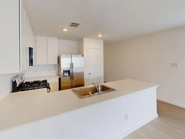 3911 Ontario Way — Photo 4