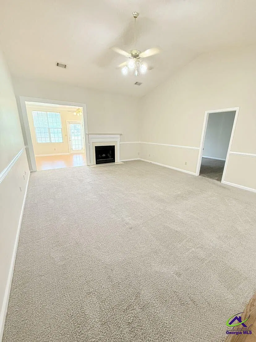 2 bed, 2.0 bath, 1365 sqft, $1,325 — Photo 2