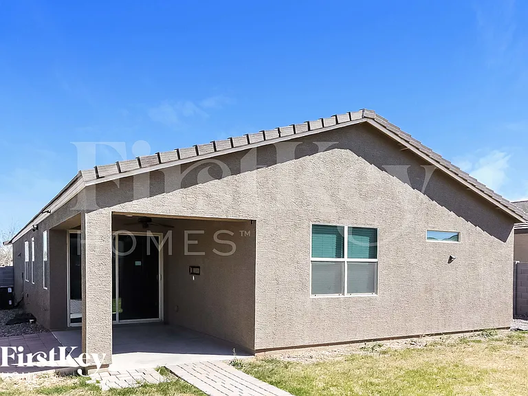 4052 S 101st Ln — Photo 15
