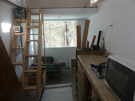 2nd image of 25 Smylie Ln