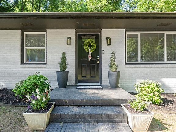 2nd image of 124 Riverbend Cir