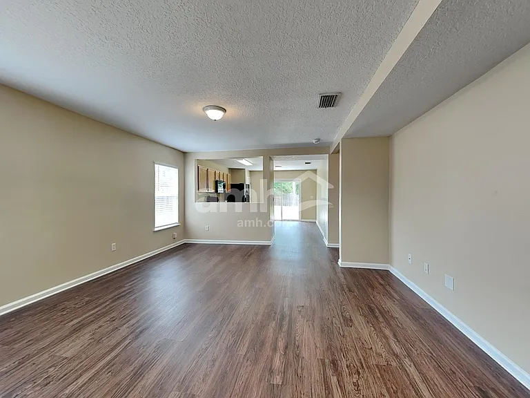 1211 Spring Creek Ct — Photo 5