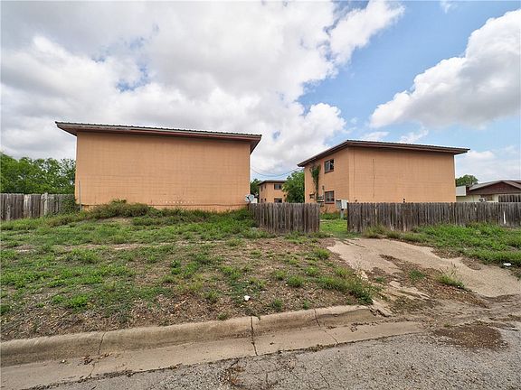 5th image of 628 W Mesquite Ave