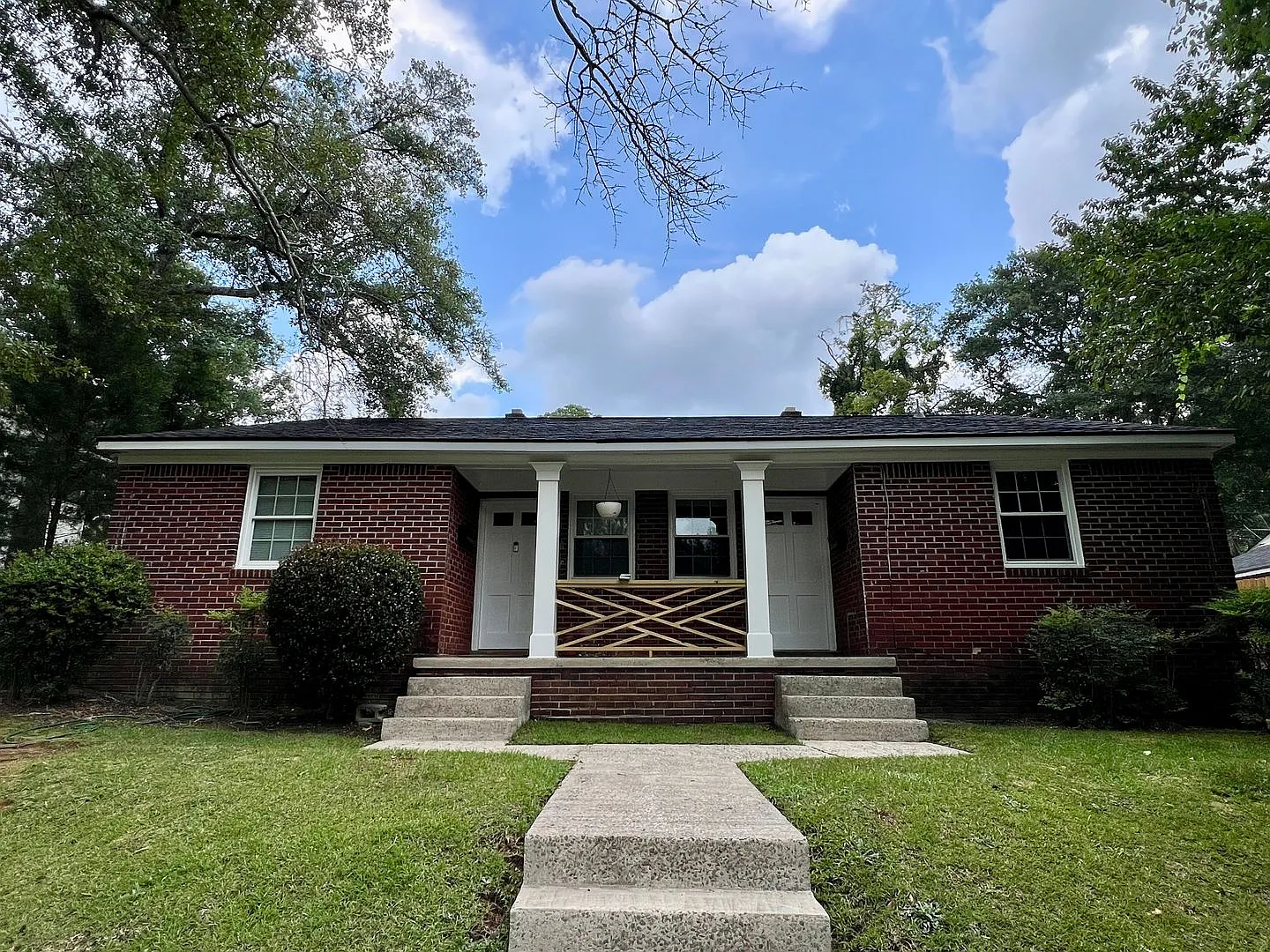 Charming 2 Bedroom Duplex in Earlewood located across from Marshall Park. — Photo 1