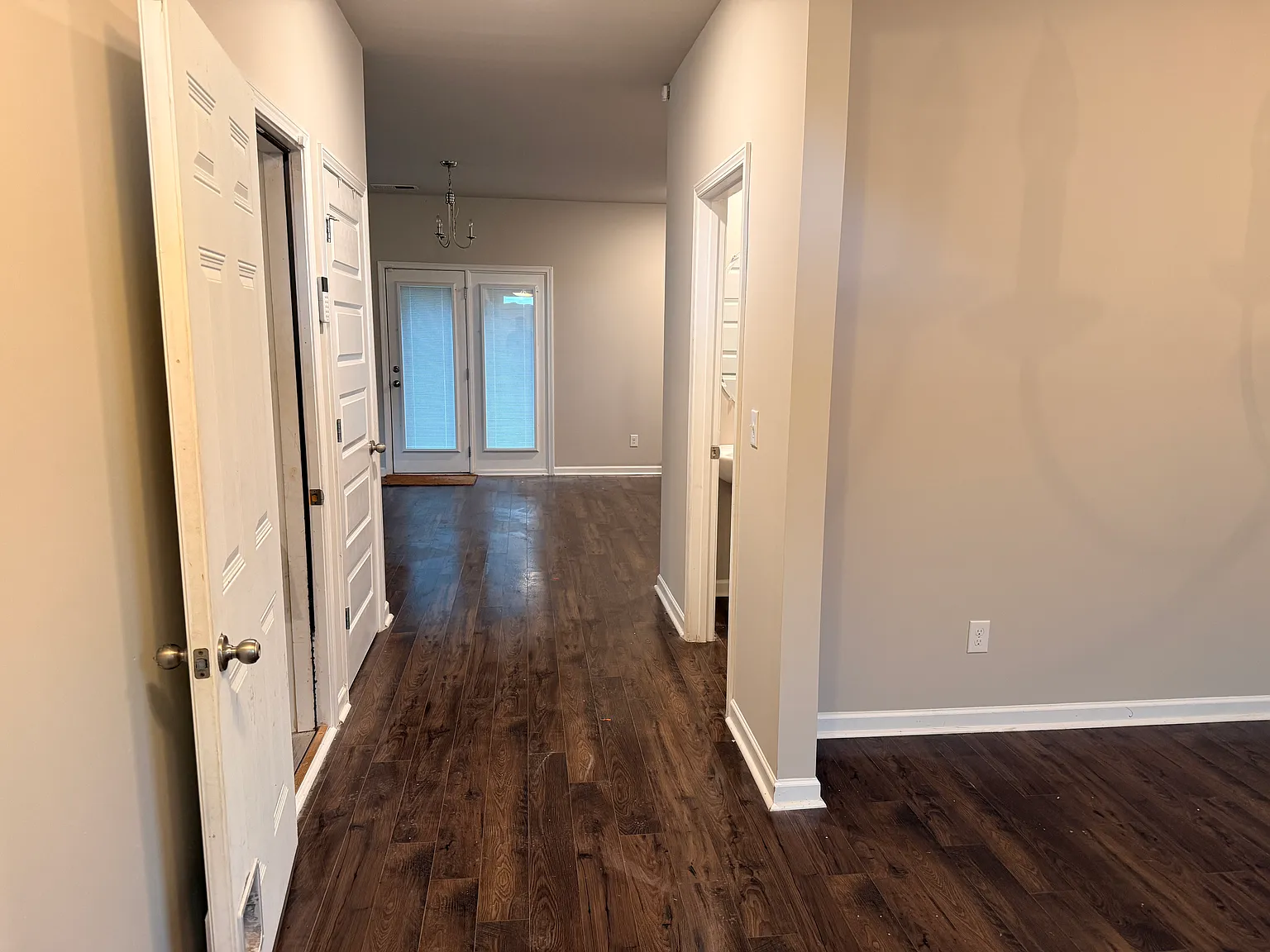 4 bed, 2338 sqft, $2,500 — Photo 2