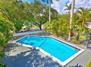 95 Edgewater Dr APT 206, Coral Gables, FL 33133