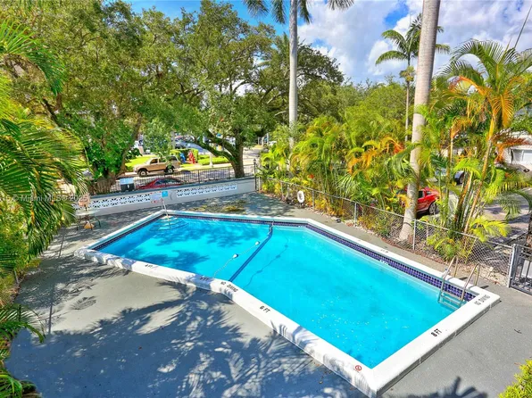 95 Edgewater Dr APT 206, Coral Gables, FL 33133