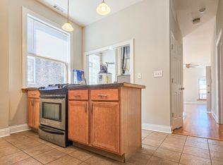 1738 W Addison St APT 3, Chicago, IL 60613